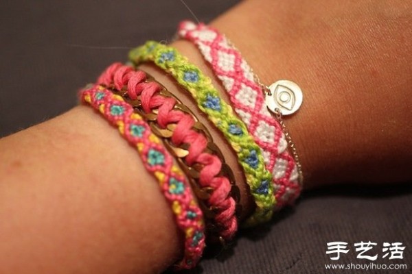 Knitting tutorial for little girls to wear bracelets