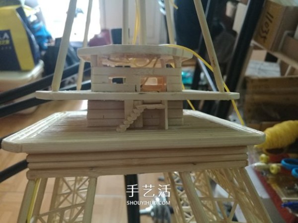 Detailed illustrated tutorial on hand-made Eiffel Tower model with bamboo sticks