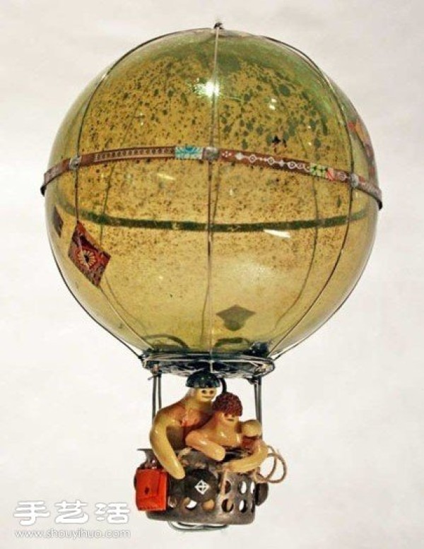 Old light bulbs turned into wasteWeibaos creative DIY hot air balloon handicrafts