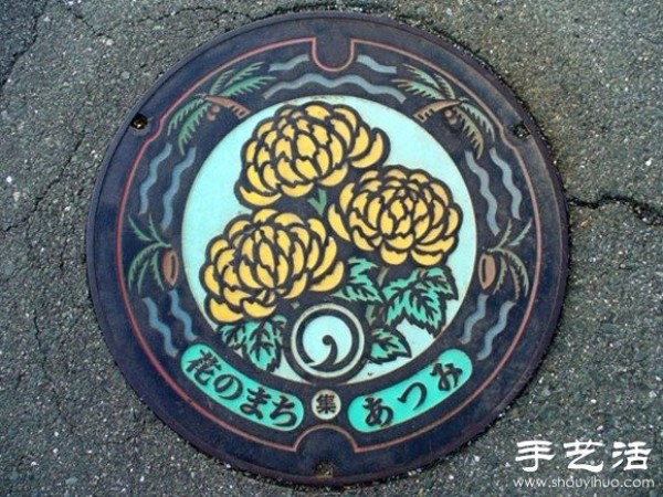 Japanese street creative manhole cover DIY design