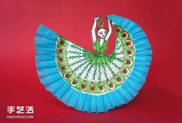 Beautiful childrens paper plate painting: handmade by a girl dancing peacock dance