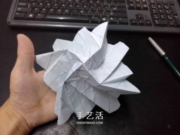 Nini MeiIllustration of how to fold a rose. Steps for handmade beautiful paper rose origami