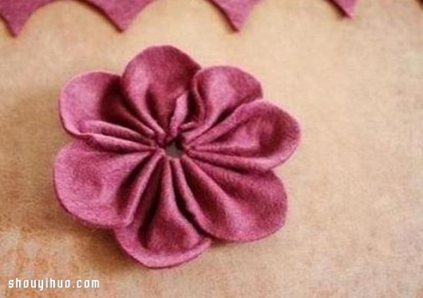 Double-layer non-woven flower fabric hand-made illustrated tutorial