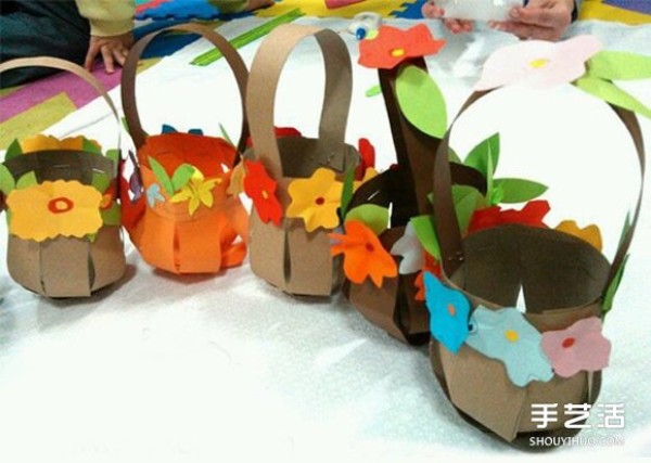 How to fold origami a small flower basket for young children. Illustration of the making process of a small flower basket