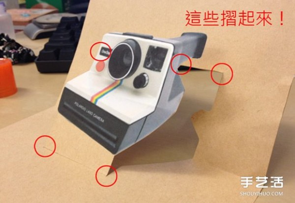 Illustration of a method of making a 3D greeting card with a Polaroid camera