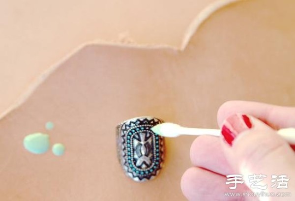 DIY nail polishMethods to transform metal rings