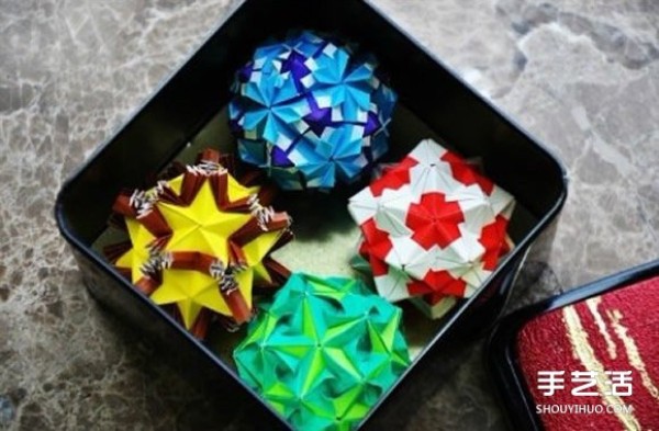 Pictures of origami bouquets with beautiful packaging boxes can be transformed into awesome gifts