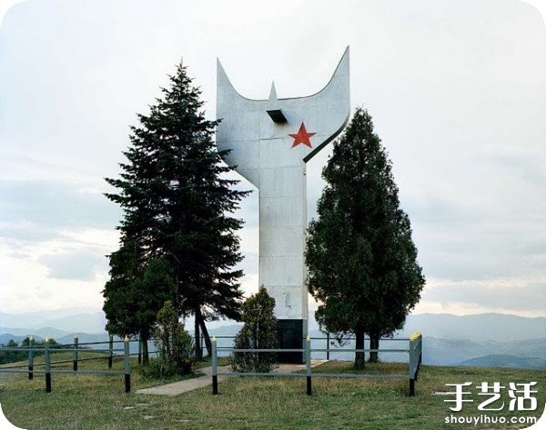 Former Yugoslavia: Postmodern Monumental Sculptures