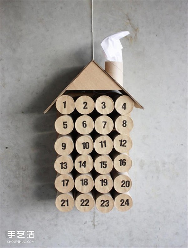 Use a rolling paper tube to make a countdown calendar for him to welcome Christmas~