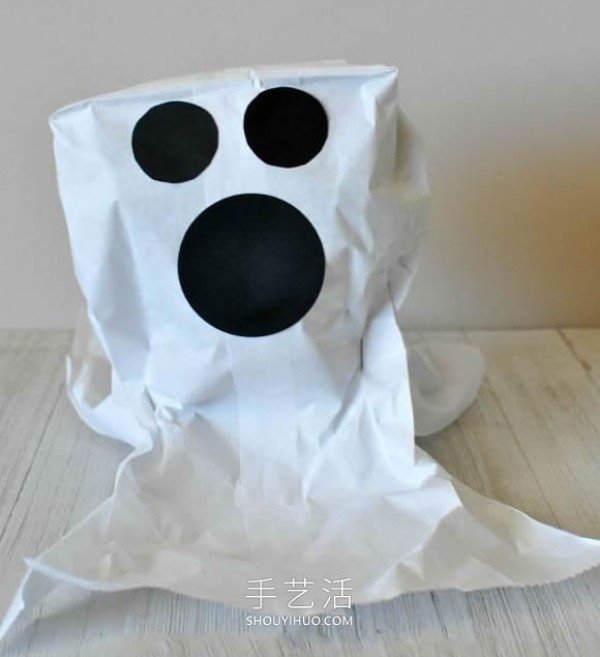 Tutorial on how to make ghost lunch bags in kindergarten