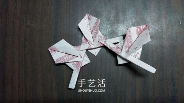 The origami method of the five-petal lotus illustrates the steps of folding the five-petal lotus with paper money