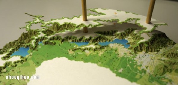 Stack the handmade paper models of Mount Fuji layer by layers according to the contours