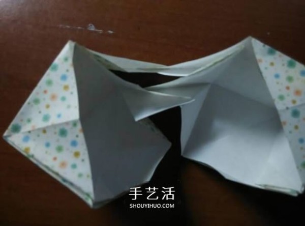 Fun magic box folding diagram and folding steps of a shrinkable box