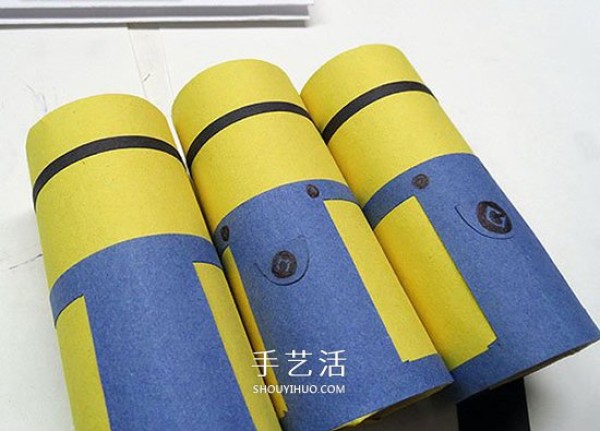 Step-by-step picture of how to make a homemade paper roll minion in kindergarten