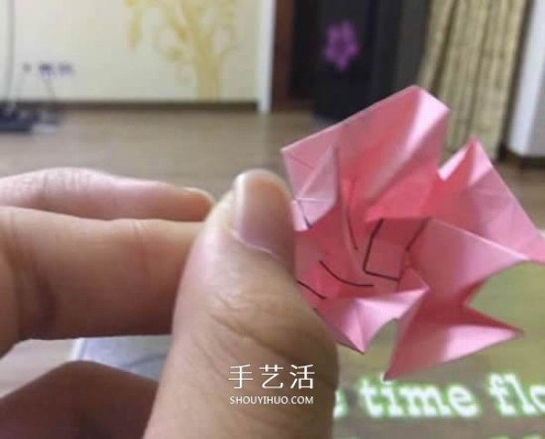 Tutorial on folding flowers on sticky notes with mini rose origami illustrations