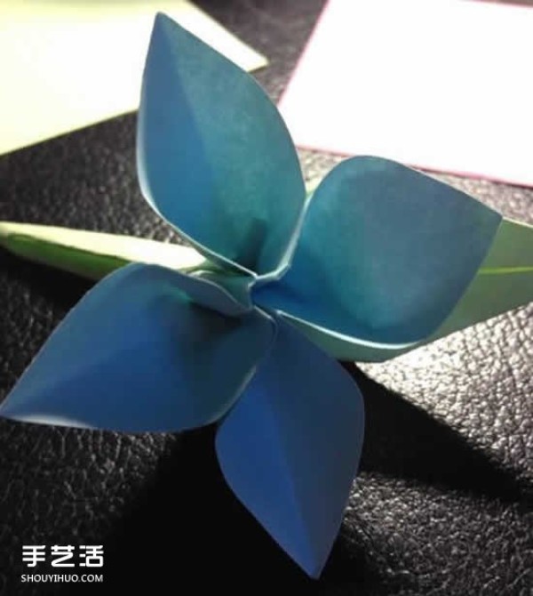 How to fold a four-petaled flower with illustrated steps. How to make an origami four-petaled flower by hand