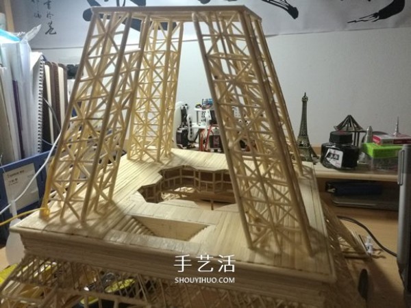 Detailed illustrated tutorial on hand-made Eiffel Tower model with bamboo sticksCheng