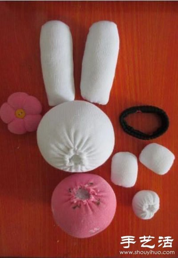 Use socks to DIY handmade cute fabric doll rabbit