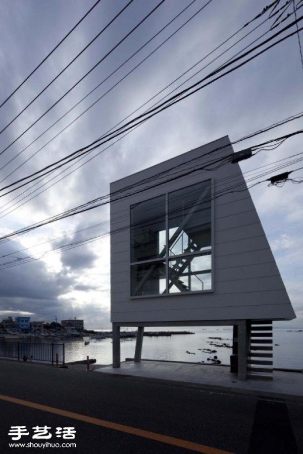 WINDOW HOUSE with large glass windows