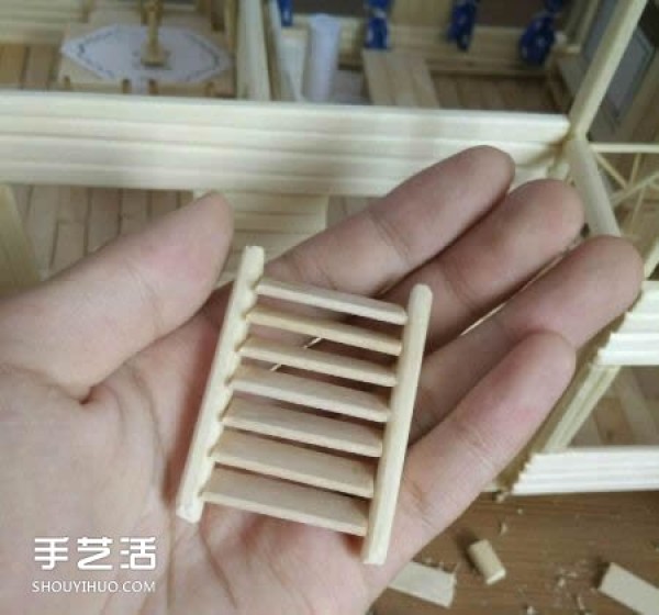 Disposable chopsticks are used to hand-make a life-like villa model, the steps are complete! 