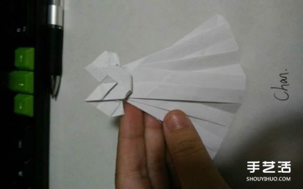 How to fold an origami wedding dress, illustrate the origami method of a wedding dress with steps