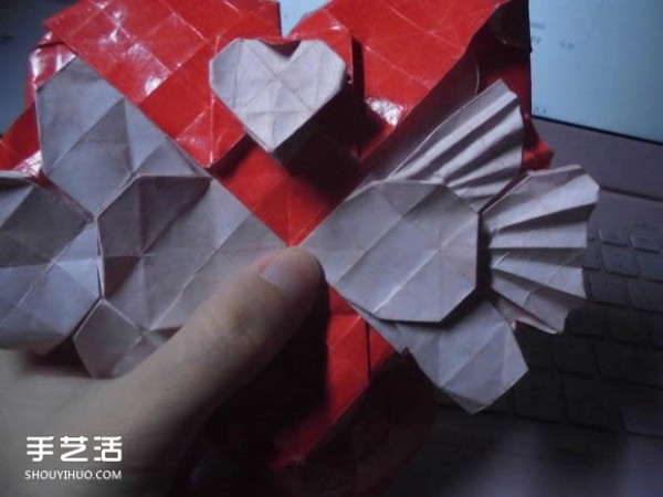 Kissing Fish Love Origami Illustration of the Super Complex Heart Folding Process