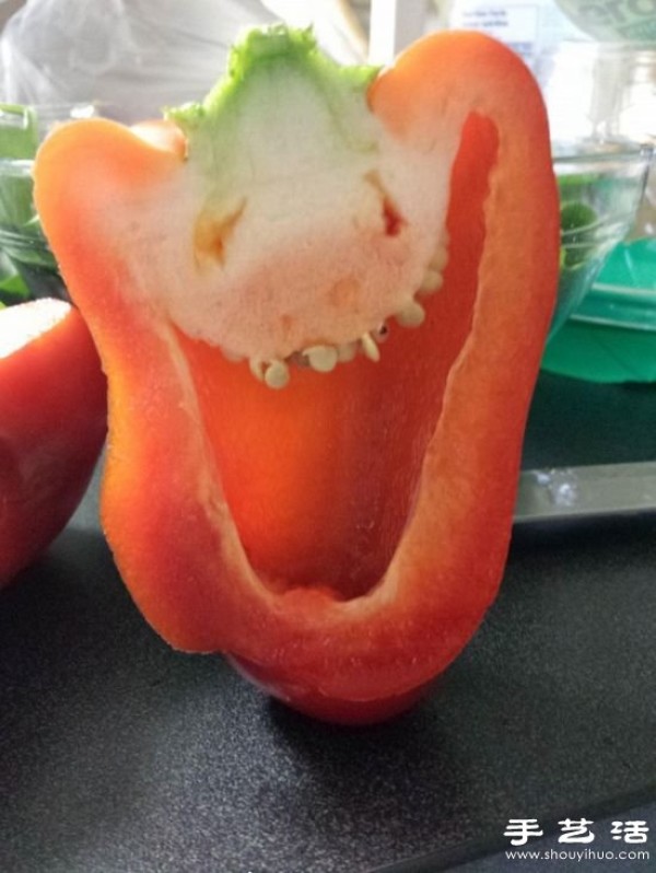 Green pepper and red pepper creative DIY horror expression