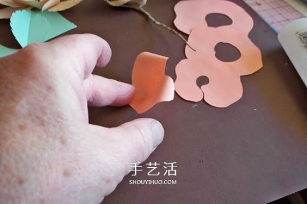 How to make cardboard roses and illustrate how to make simple colored paper roses