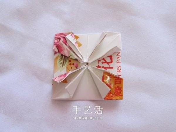 The folding method of the waste paper origami pen holder can also be used as a garbage box