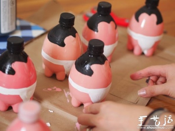 Drink bottles/plastic bottles with hand-painted sumo wrestlers playing homemade bowling