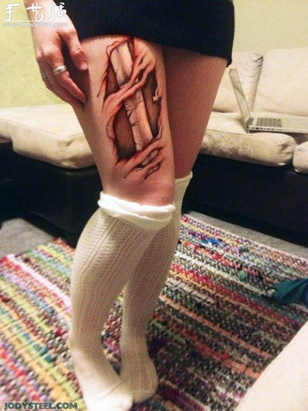 Creative Graffiti on Beautiful Girls Thigh