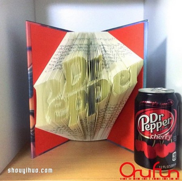 Origami inside the old book, people will be amazed by the creativity as soon as they open it