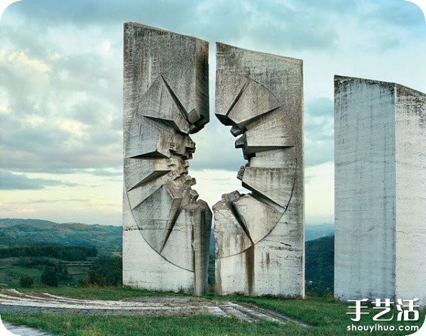 Former Yugoslavia: Postmodern Monumental Sculptures