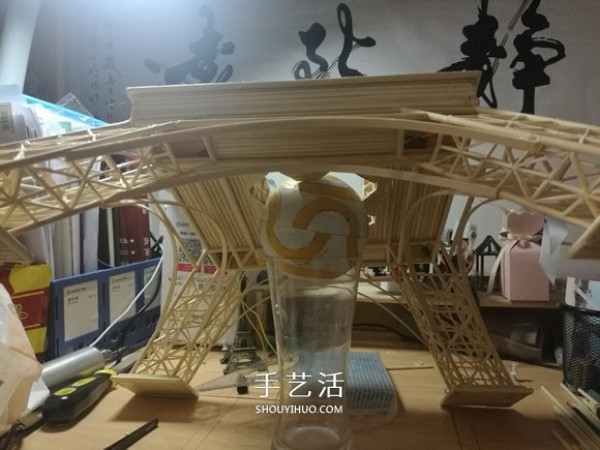 Detailed illustrated tutorial on hand-made Eiffel Tower model with bamboo sticks