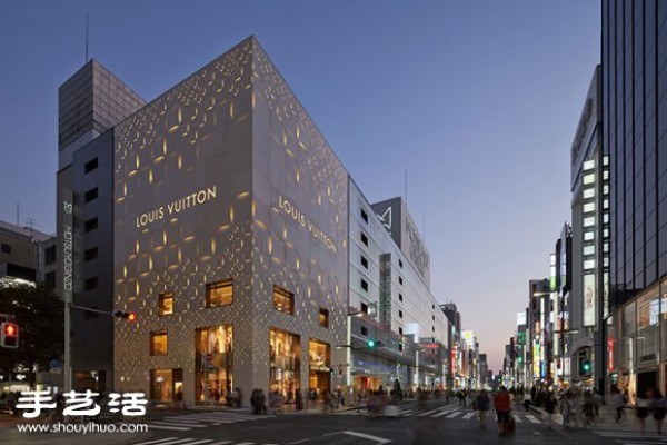 Architectural exterior design of fashion brand LV Tokyo Ginza store