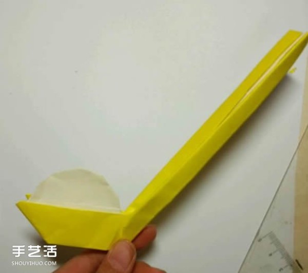 Illustrated tutorial on folding origami yuanxiao including a spoon for holding yuanxiao