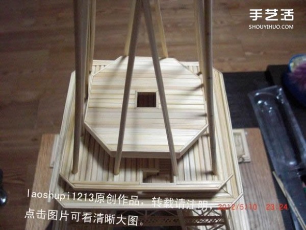 A detailed illustrated tutorial on making a model of the Eiffel Tower using chopsticks and bamboo skewers