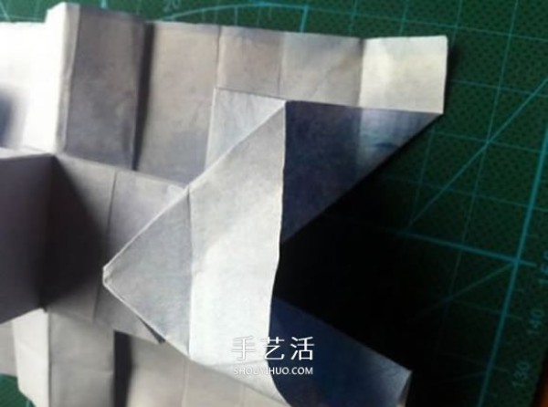 Naoyuki Tanitas origami tutorial, illustrations of how to fold a cute tissue box