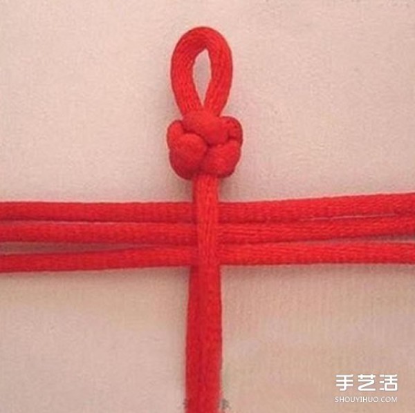 Chinese style red rope bracelet weaving tutorial, illustrated method of weaving a red rope bracelet