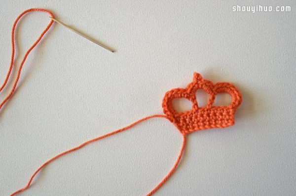 Wool crochet mini crown DIY cute brooch or headband