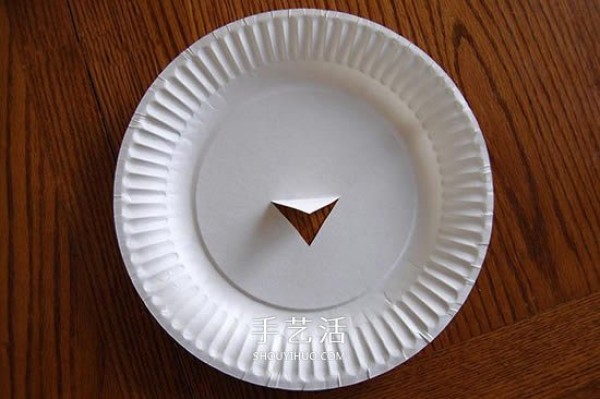 Use waste materials for Thanksgiving to make a beautiful turkey using a small paper dinner plate