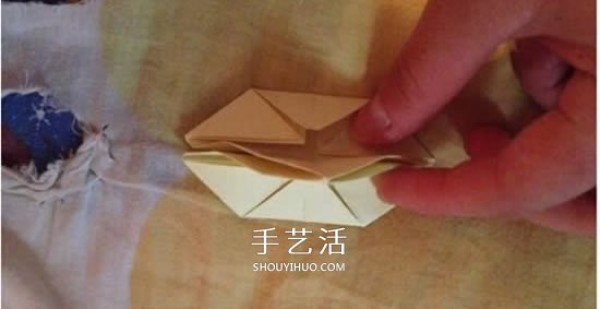 Four-petaled flower origami illustrated tutorial how to fold a four-petaled flower by hand