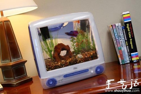 iMac G3 DIY fish tank using waste