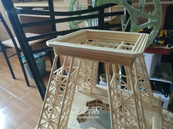 Detailed illustrated tutorial on hand-made Eiffel Tower model with bamboo sticks