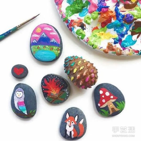 The art of turning waste into treasure with cute hand-painted pebble pictures