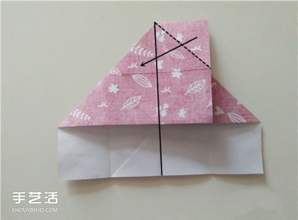 Illustration of the origami method of playing card diamonds and hearts