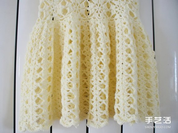 Illustrated weaving method of the crocheted woolen princess skirt for a baby girls princess skirt