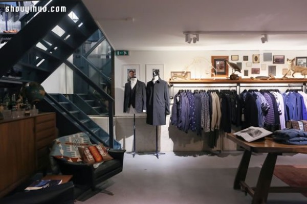 Tenue de N?mes mens clothing store layout design