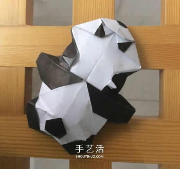 The origami step-by-step illustration of the crawling giant panda is so naive and cute~