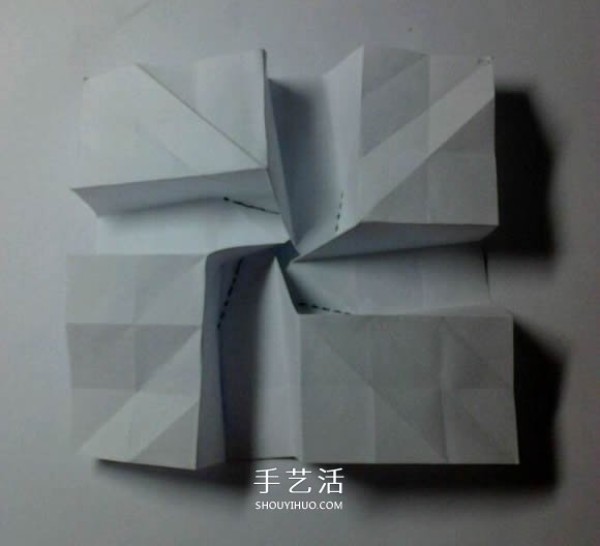 Illustration of folding method of beautiful four-cornered rose transformed from Fukuyama rose